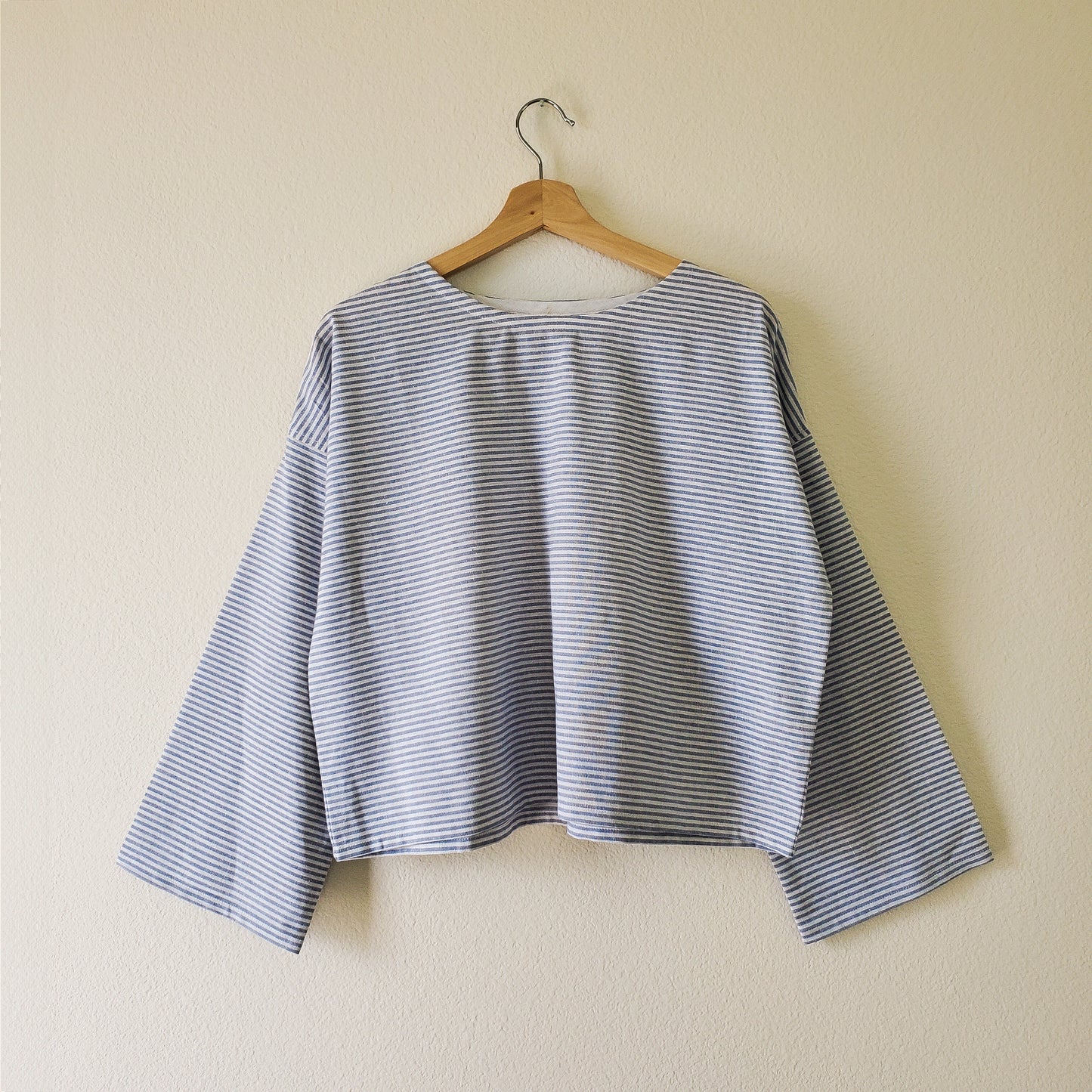 AKI Boxy long sleeve top Blue Stripes Thin - Size Small