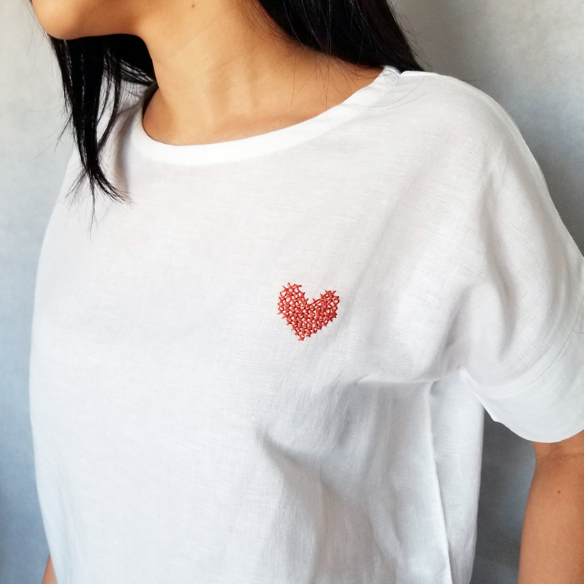 Yuki.Buttons boxy top 100% linen with embroidered heart